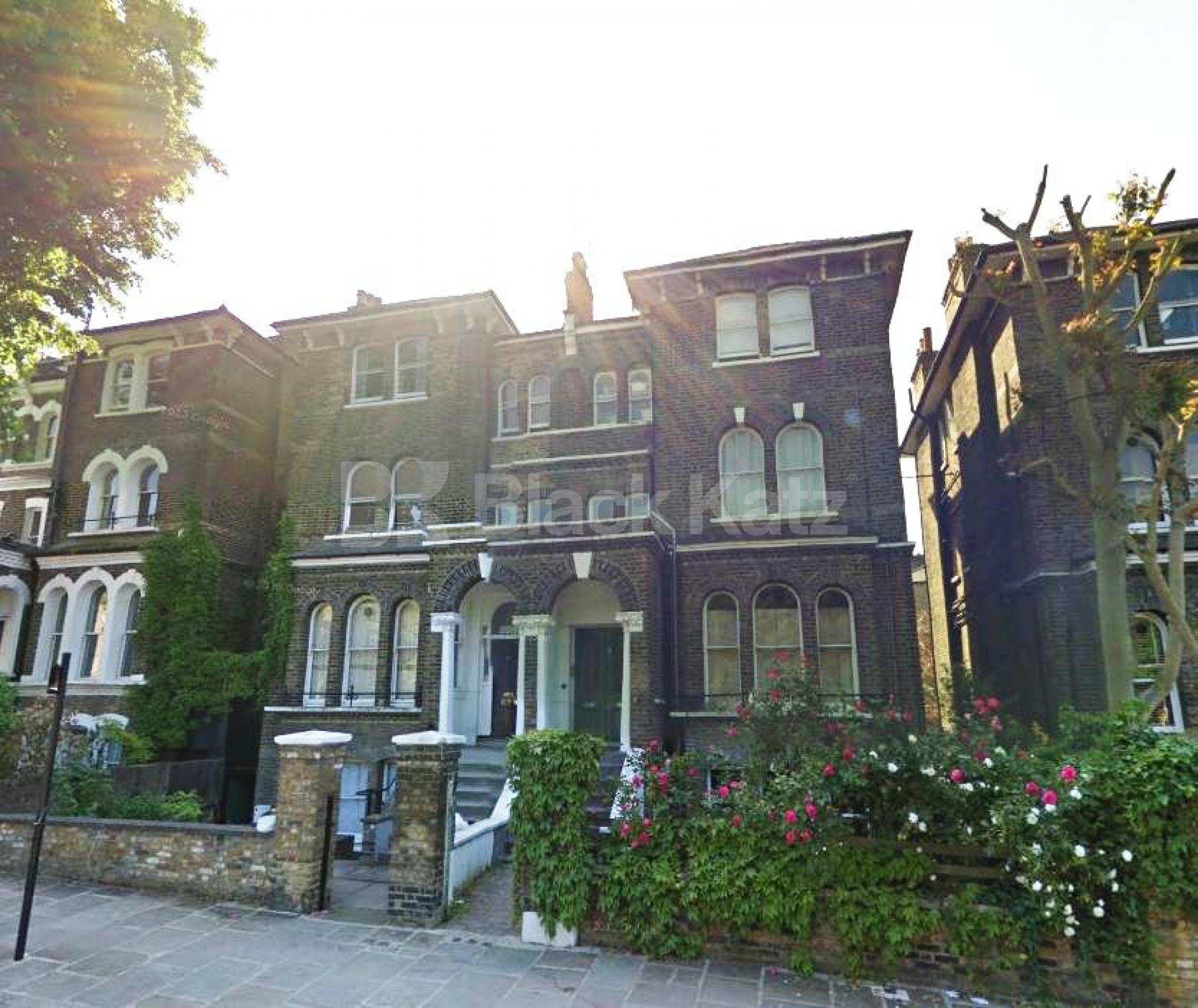 			CAMDEN SQUARE!!, 2 Bedroom, 1 bath, 1 reception Flat			 South Villas, CAMDEN SQUARE NW1